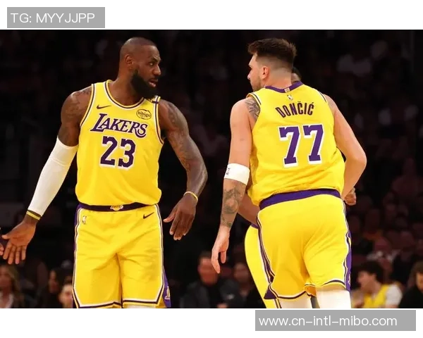 2003年季后赛湖人与马刺第三场激战回顾与分析